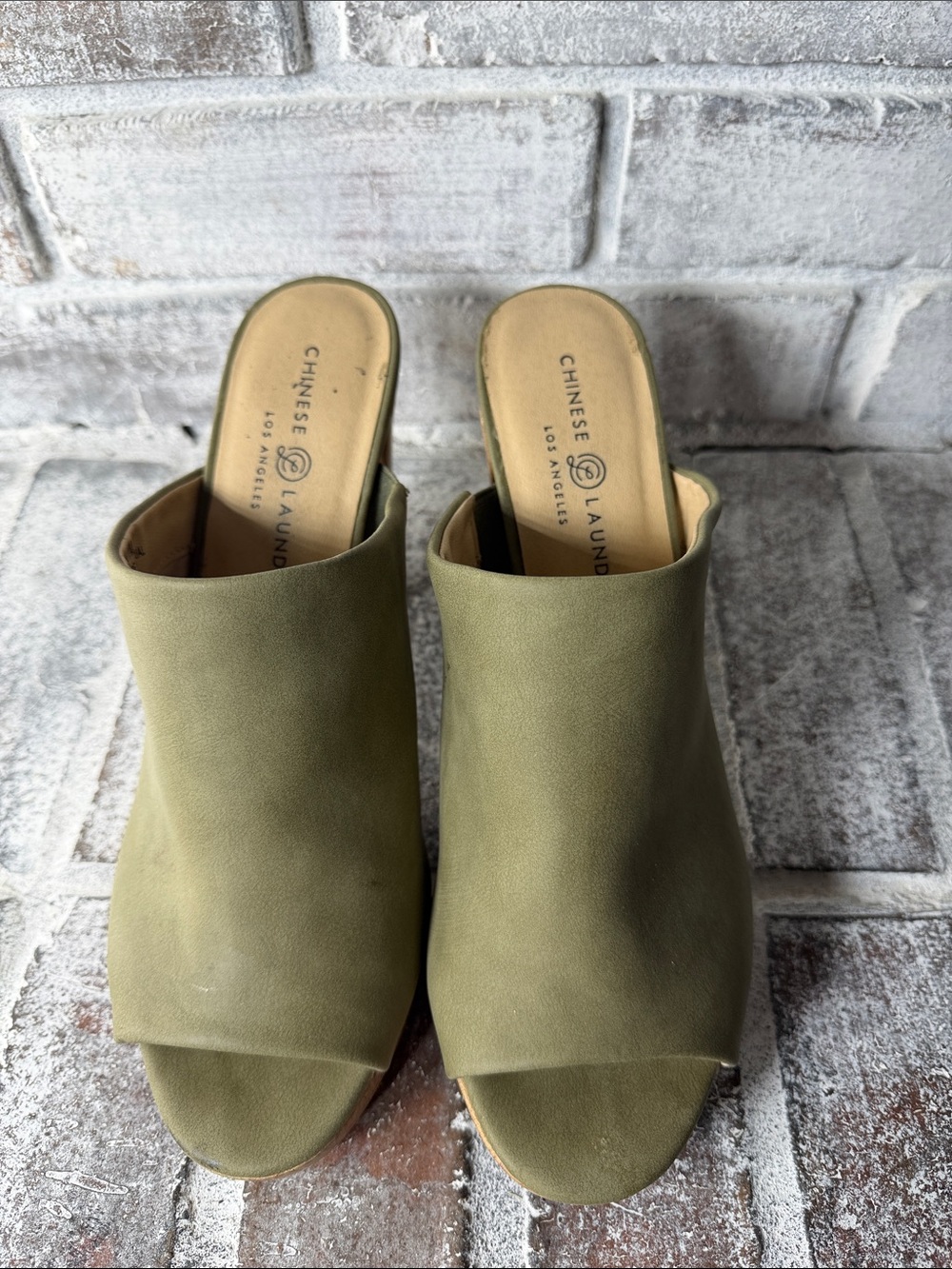 Chinese Laundry AMKS-039 Olive Green Wood Block Heel Platform Mules Size 11 - Picture 2 of 8
